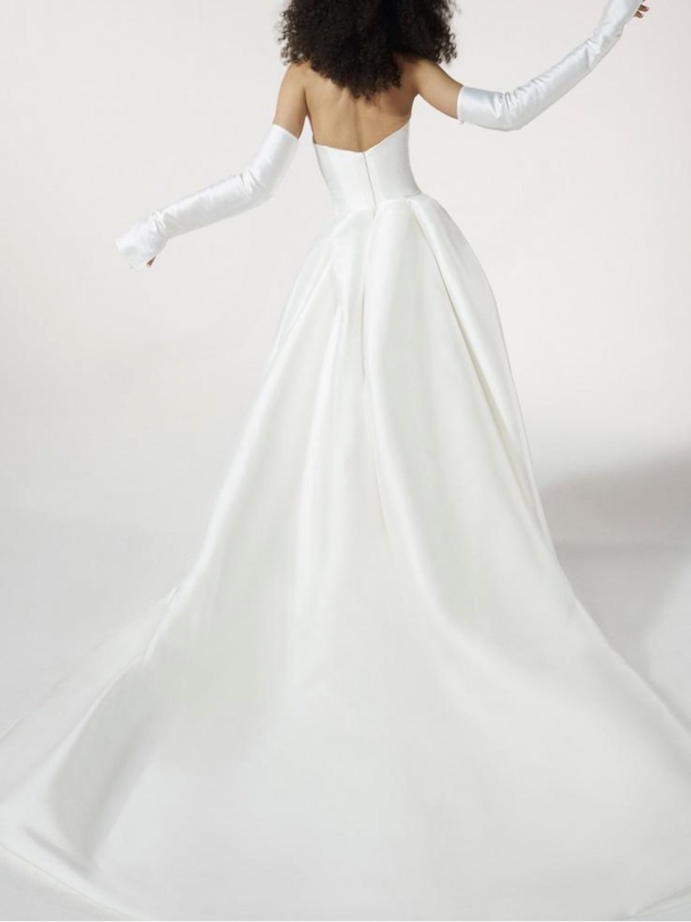 Vera Wang Elegant White Strapless Ball Gown Dress - Picture 2 of 6